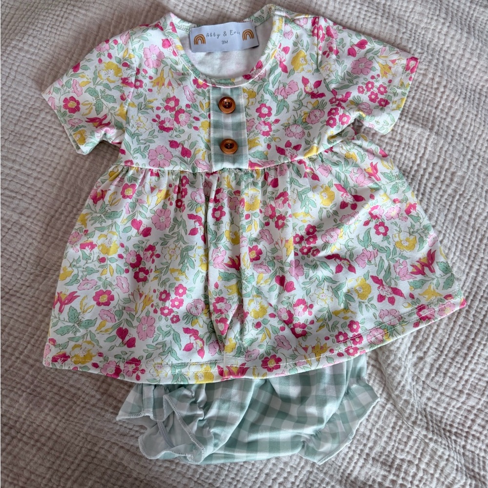 Soft Floral Girls' Matching Set with Gingham Bloomers - White, Pink & Yellow
